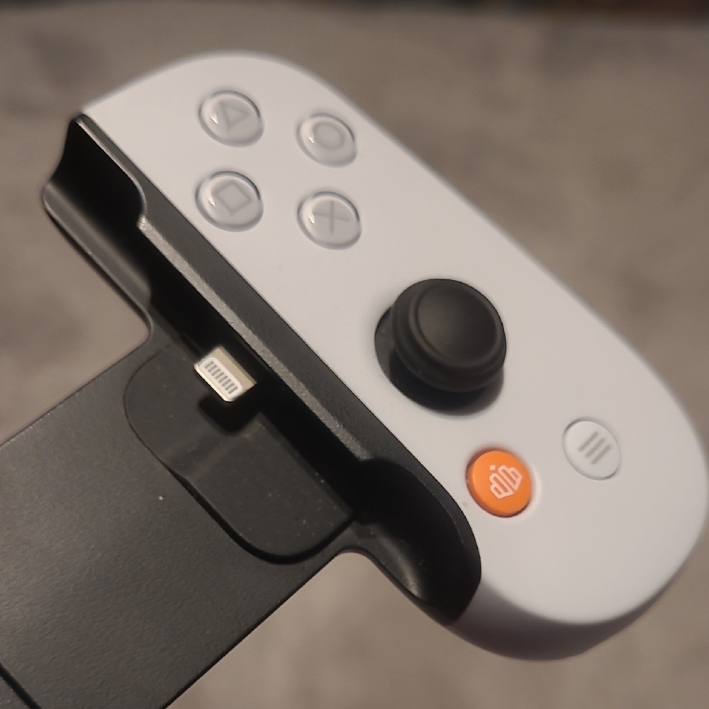Backbone White Gaming Controller - Picture 2 of 4